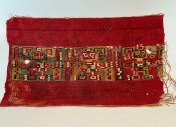 Precolumbiaans Wari (Huari) cultuurtextiel met gestileerde