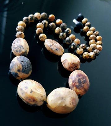 Amber Zeer zeldzame kleur, rauwe, ongepolijste, natuurlijke