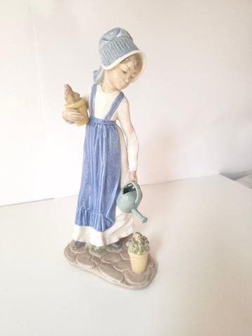Lladró - Figuur - Niña regando - Porselein