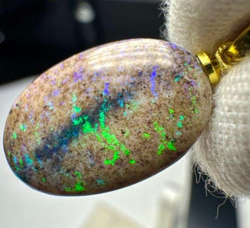 Opaal Cabochon - Hoogte: 27 mm - Breedte: 12 mm- 1.45 g -