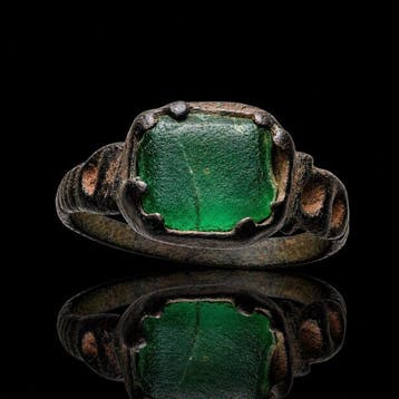 Middeleeuws Brons Ring met groene smaragd cabochon (Zonder, Sieraden, Tassen en Uiterlijk