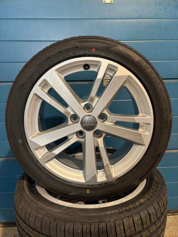 Originele Audi Q3 17 inch zomerset met nieuwe banden, Ophalen, Banden en Velgen, Nieuw, 17 inch