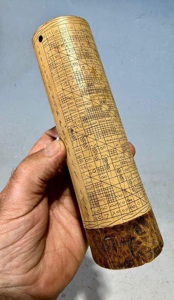 Zeldzame Dayak-bamboe kalender - Dayak uit Borneo -