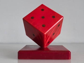 Kostka losu – niemiecka rzeba gabinetowa Art Déco / Bauhaus