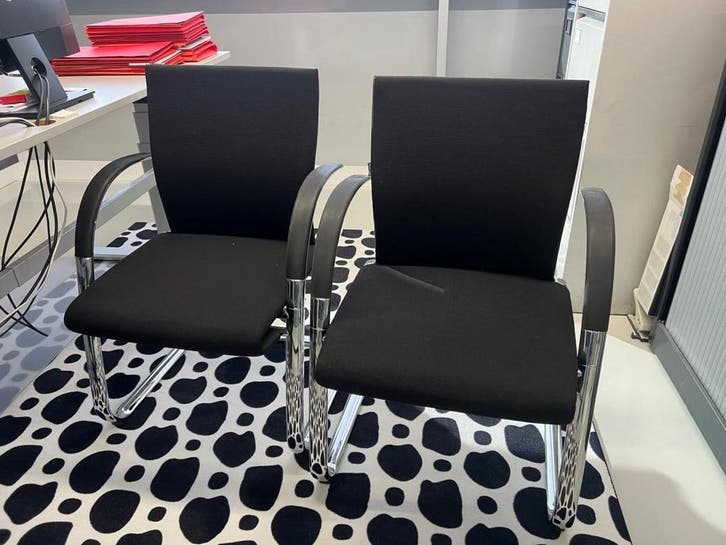 Online veiling: Ahrend, Vergaderstoelen (2 stuks), Huis en Inrichting, Stoelen
