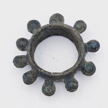 Dong Son Brons Zeldzame armband met belkralen - 105 mm