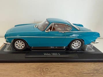 Norev 1:18 - Modelauto - Volvo 1800 S, Hobby en Vrije tijd, Nieuw