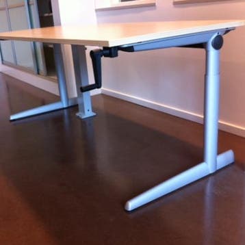 (MDK-104548) Ahrend 500 slingerbureau met nieuw blad, Ophalen of Verzenden, In hoogte verstelbaar, Gebruikt