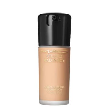 MAC Cosmetics - Studio Radiance Serum Foundation - NW18, Ophalen of Verzenden, Nieuw, Gehele gezicht, Make-up