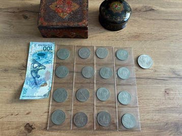 Rusland. Lot of coins, banknote and decorative objects,
