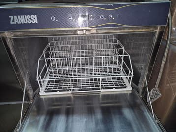 Voorlader vaatwasmachine Zanussi in VEILING, Gebruikt, Reinigen