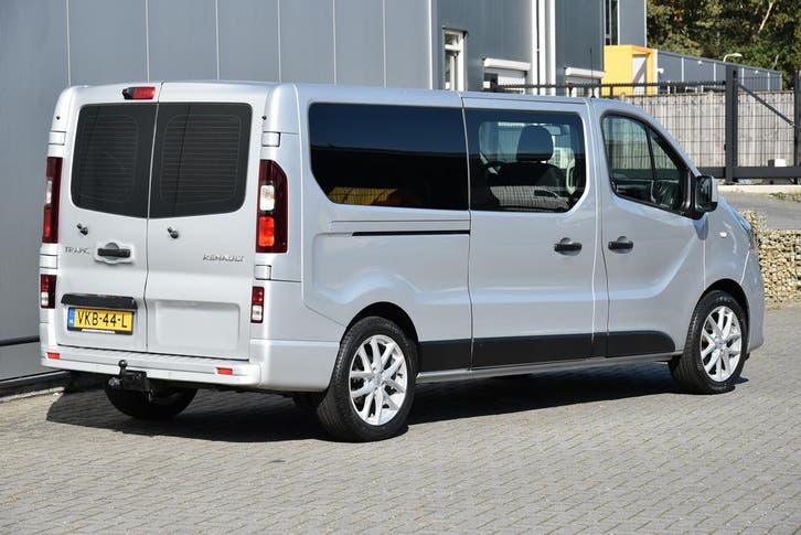 Renault Trafic 2.0 dCi 145 Pk L2H1 Aut DC Clima Navi PDC Led, Auto's, Stof, Gebruikt, Met garantie (alle), Renault
