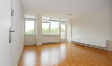 Te Huur 4 Kamer Appartement Volendamlaan In Den Haag, Huizen en Kamers, Huizen te huur, Den Haag, Direct bij eigenaar,  Den Haag