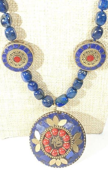 Natuurlijk lapis lazuli uit Afghanistan en Boeddhistische