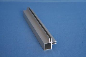 AL 4017 Aluminium blank 20x20x1.5mm met 2 x flens 4mm hoek, Dieren en Toebehoren, Vogels | Hokken en Kooien, Ophalen of Verzenden