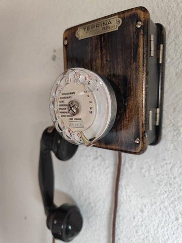 Trepina - Analoge telefoon - wandklok met wijzerplaat - Hout