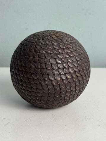 Decoratief ornament - Antieke Franse Boule à Écailles –