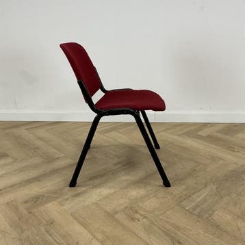 kantinestoel - stapelstoel, rood - zwart, Huis en Inrichting, Stoelen, Gebruikt, Zwart, Ophalen of Verzenden, Eén