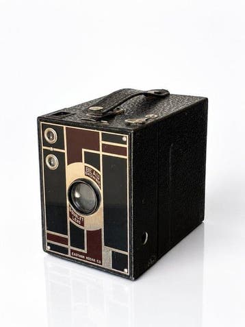 Kodak No. 2 Beau Brownie Art Deco Box Camera – Walter Dorwin, Nieuw