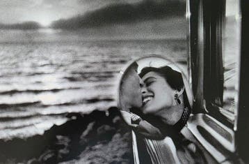 Elliott Erwitt (1928-2023) - Magnum - California Kiss 1955 -