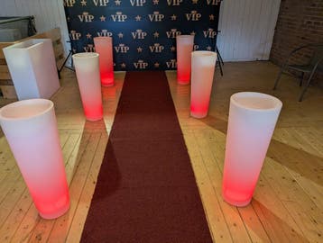 Rode loper huren met Verlichte pilaren, Loper huren verhuur, Ophalen, Nieuw