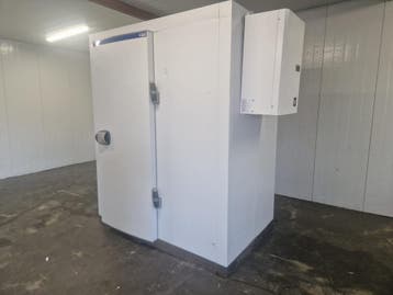 Vriescel 170 x 110 x 211 cm stekker klaar, Nieuw in verpakking, Koelen en Vriezen