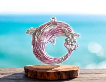 Per stuk Zilverkleurig metalen hanger dolfijn met roze ep..., Ophalen of Verzenden, Nieuw, Bedel