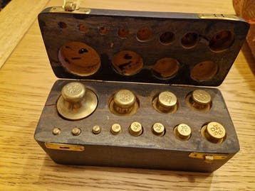 Apotheek gereedschap Antiek - Gewichten van 1gr 500gr