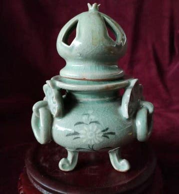 Zeldzame celadon craquelé-glazuur driepoot wierookbrander,