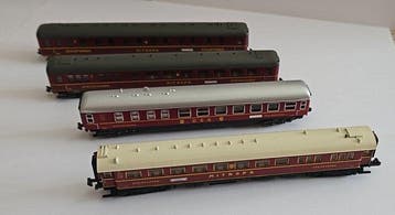 Trix, Roco N - Modeltrein personenwagen (4) - Vier, Nieuw