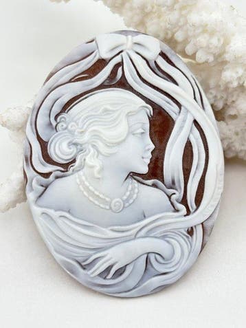 CASSIS MADAGASCARIENSIS Cameo - Handgesneden camee