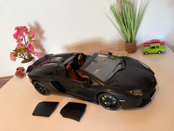 Pocher 1:8 - Modelauto - Lamborghini Aventador Roadster, Hobby en Vrije tijd, Modelauto's | 1:5 tot 1:12, Nieuw