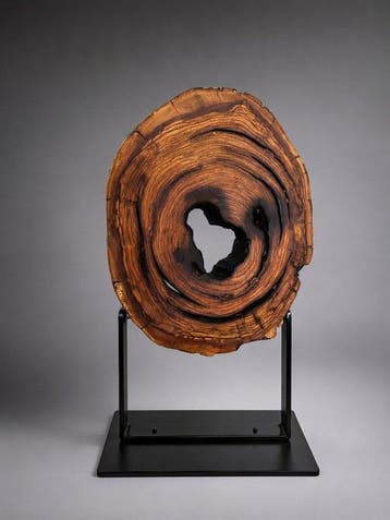 Natali Wood - sculptuur, Origen – Escultura en madera de