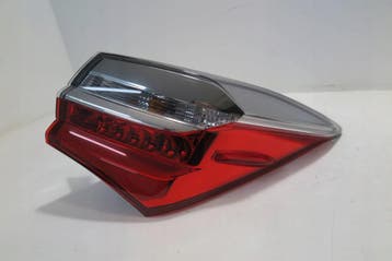 Toyota Corolla E16 achterlicht rechts 2016-2019 E160 E170, Auto-onderdelen, Verlichting, Verzenden, Gebruikt