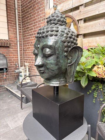 Beeld, Large Bronze Buddha Head on Plinth -