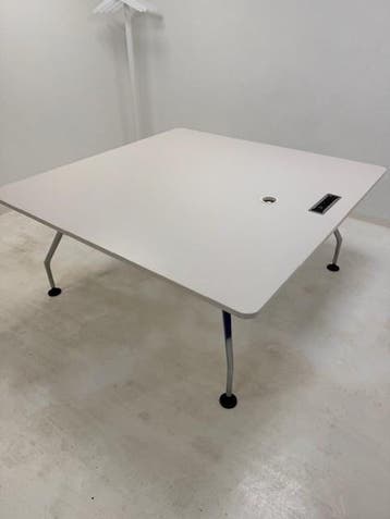 Vitra Ad Hoc design tafel gebruikt 160x160 wit, Overige plaatsen, Ophalen of Verzenden, Gebruikt, Tafel