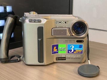 Sony DCR-SC100 Mini DV-DV camera