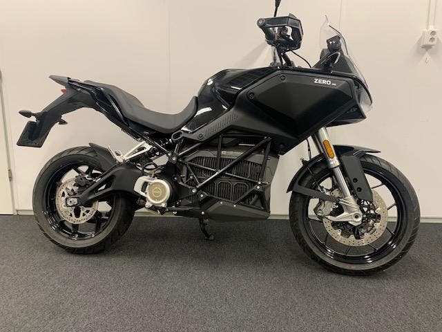 Zero DS A1 MY25 - 17.3 kwh, 768 km Nieuw, voll.Accu upgrade, Motoren, Motoren | Overige merken, Toermotor, Automaat, Minimaal motorrijbewijs A1