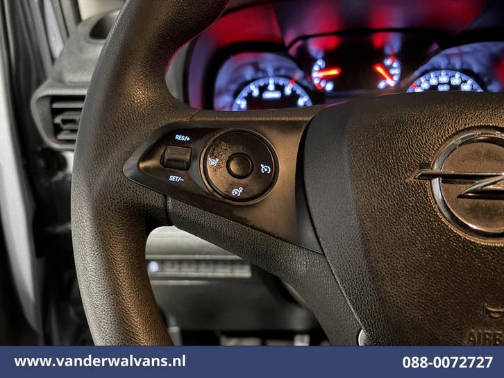 Opel Combo | 1.5D 102pk L1H1 Euro6 Airco | Trekhaak |, Auto's, Gebruikt, Euro 6, Dealer onderhouden, Zilver of Grijs