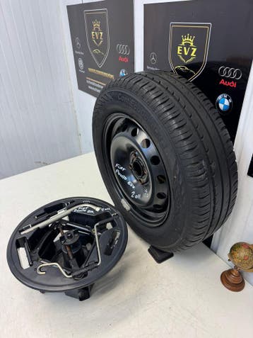 Reservewiel met Krikset Fiat Punto Evo bj.2011 4x100, Auto-onderdelen, Banden en Velgen, Gebruikt, 15 inch, Banden en Velgen, 185 mm