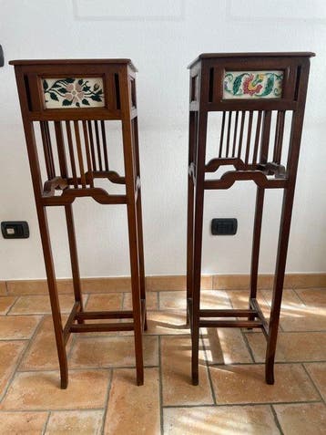 Kast op een standaard (2) - Hout, Keramiek