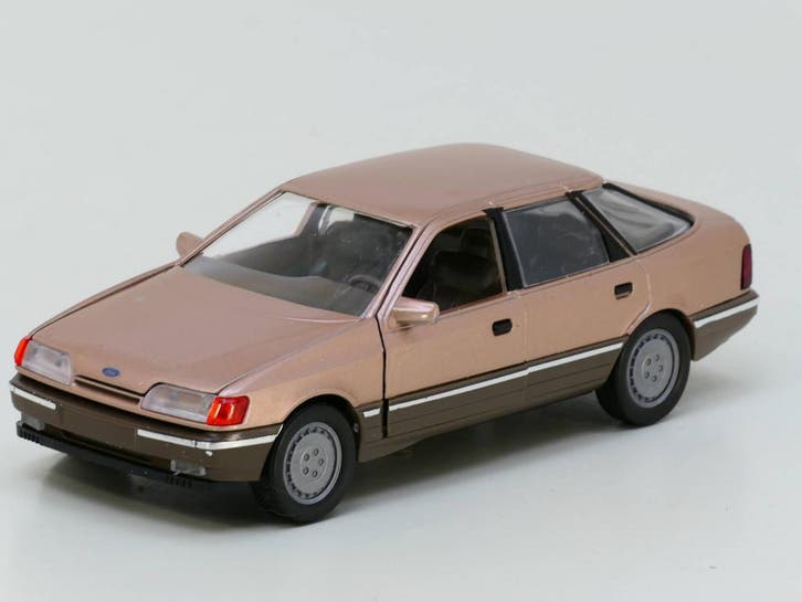 GSDCCsha 00015000bs 1/24 Ford Scorpio, brons (Personen), Hobby en Vrije tijd, Modelbouw | Figuren en Diorama's, Nieuw, Ophalen of Verzenden