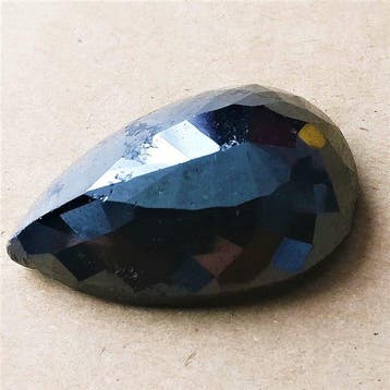 1 pcs Diamant (Kleurbehandeld) - 28.40 ct - Peer - Fancy, Nieuw