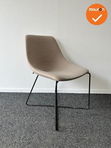 Mishell Chair - Noti vergaderstoel Beige (Vergaderstoelen), Vergader- of Presentatieruimte, Ophalen of Verzenden, Gebruikt, Stoel