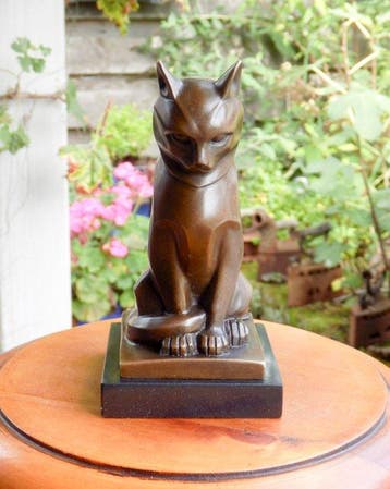 sculptuur, Bronzen Art Deco beeld van een Kat - 16.5 cm -