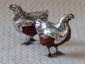 Beeldje - Zilveren Kippen. (2) - Zilver met Walnoot