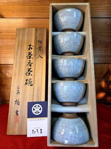 Set van 5 Celadon Sencha-kopjes met rode kraakglazuur –