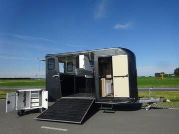 Steinsberger, zijlader, zadelkast, ruime living, Dieren en Toebehoren, Ophalen, Nieuw, Polyester, 2-paards trailer