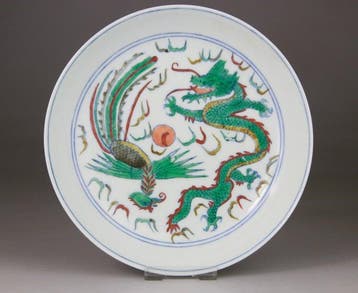 Chinees porselein bord en coupe uit Famille Verte met draken