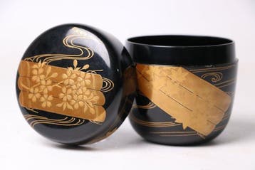Tanaka Shgetsu — Wajima-lakwerk Natsume met gouden maki-e,